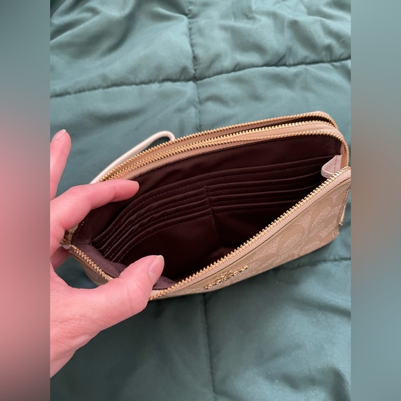 Coach Double Corner Zip Wristlet NWOT in Beige - Picture 7 of 16